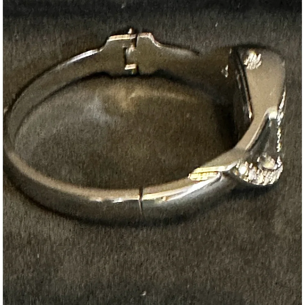 Vivani Bangle‎ Watch Womens OS Silver Tone Rhinestone Bezel Dressy